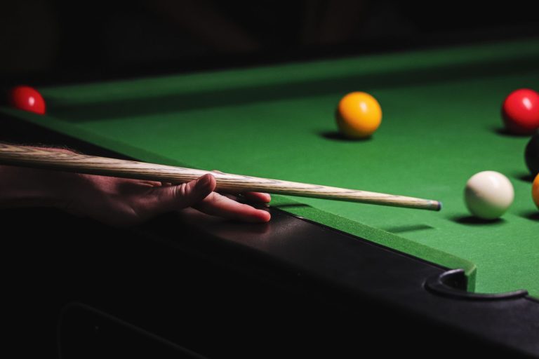 What Cue Does John Higgins Use?