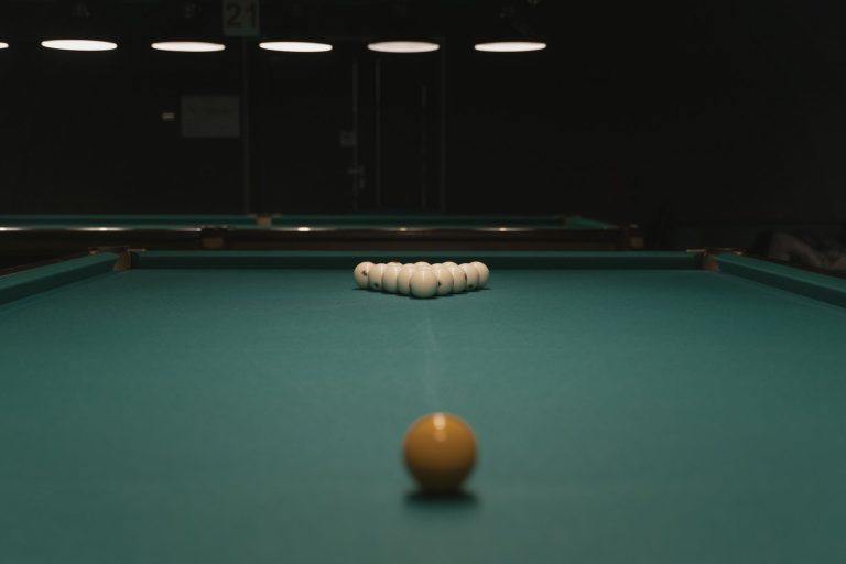 What Cue Does Zhao Xintong Use?